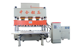 壓紋機(jī)一個(gè)實(shí)用專(zhuān)利_彈性連接移動(dòng)工作臺(tái)