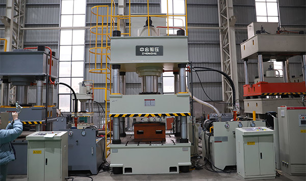 630噸四柱液壓機(jī)（油壓機(jī)、壓力機(jī)）