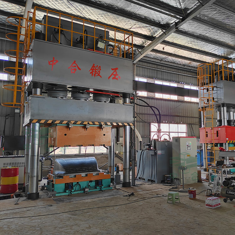 1500噸汽車導(dǎo)流罩模壓液壓機(jī).jpg 1500噸汽車導(dǎo)流罩模壓液壓機(jī).jpg