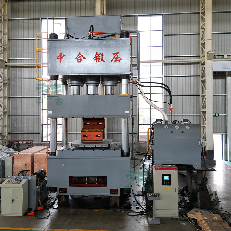 1500噸四柱液壓機.jpg 1500噸四柱液壓機.jpg