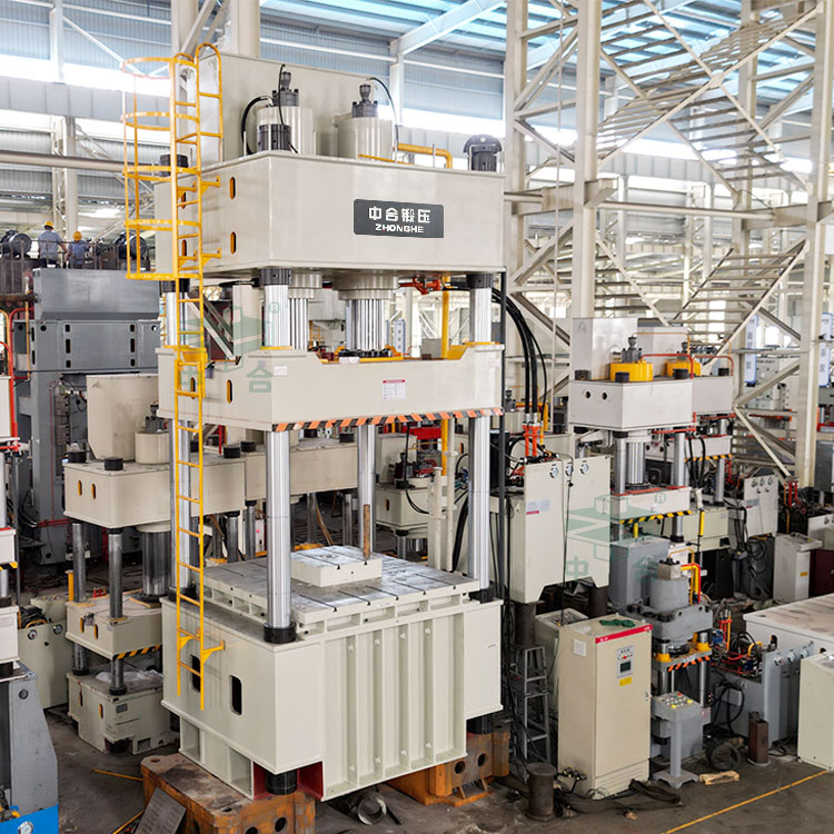 800噸四柱液壓機(jī)車間實(shí)物.jpg 800噸四柱液壓機(jī)車間實(shí)物.jpg