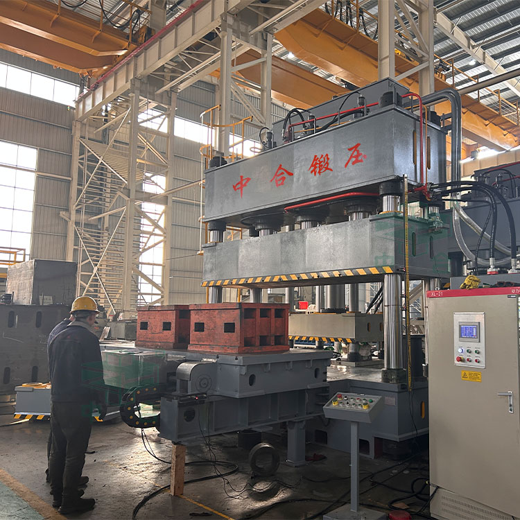 630噸三梁四柱液壓機(jī)帶移動工作臺.jpg 630噸三梁四柱液壓機(jī)帶移動工作臺.jpg