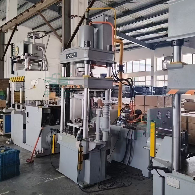 100噸三梁四柱液壓機.jpg 100噸三梁四柱液壓機.jpg