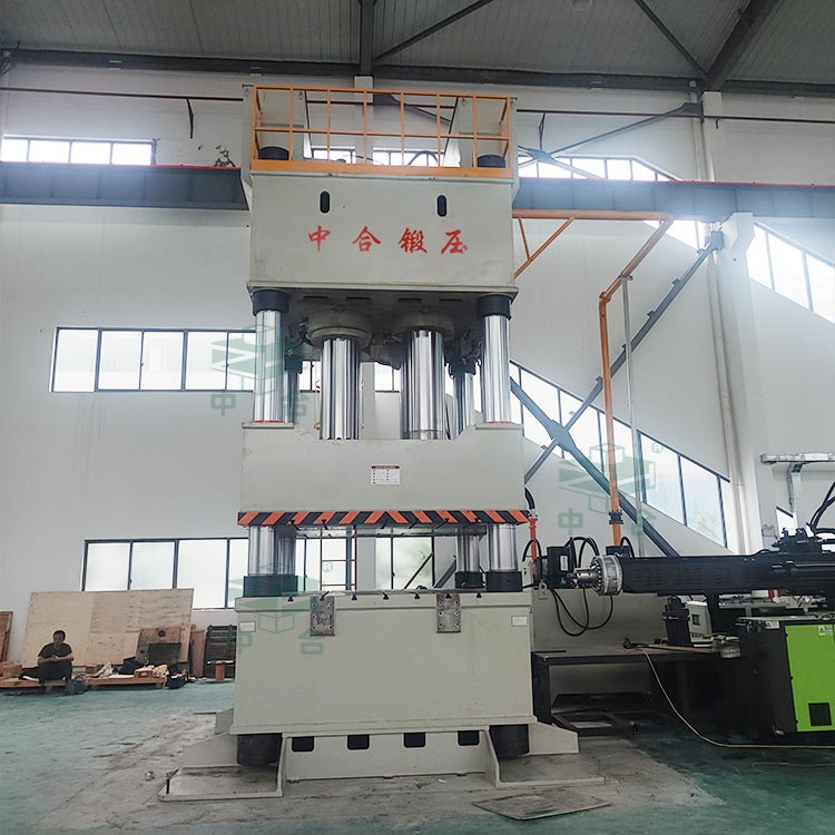 2000噸汽車配件成型液壓機(jī)現(xiàn)場調(diào)試