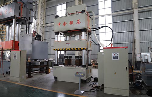 購買800噸四柱液壓機時需要考慮哪些因素？