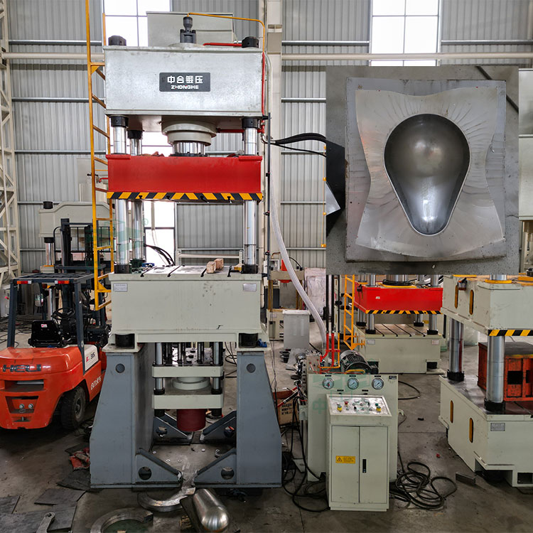 315噸不銹鋼蹲便器拉伸液壓機.jpg 315噸不銹鋼蹲便器拉伸液壓機.jpg