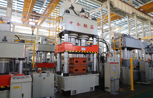 塑料托盤(pán)生產(chǎn)線(xiàn)-800噸1000噸四柱液壓機(jī)