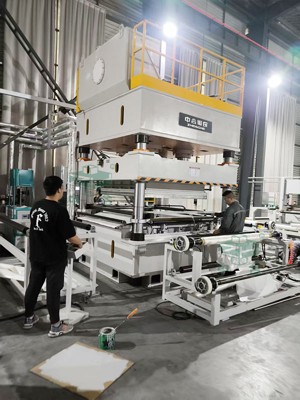 630噸四柱液壓機(jī).jpg 630噸四柱液壓機(jī).jpg