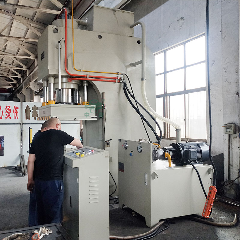 400噸單柱液壓機(jī) 400噸單柱液壓機(jī)